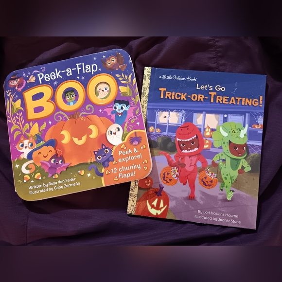 Halloween Books  (New) - Picture 1 of 7